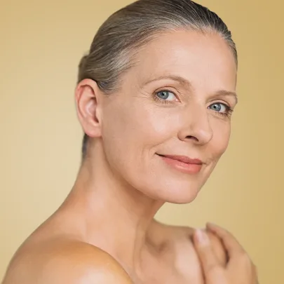 Cennik zabiegów według problemu w Kashmir Spa - Anti Age i zmarszczki - zdjęcie przedstawia kobietę w dojrzałym wieku